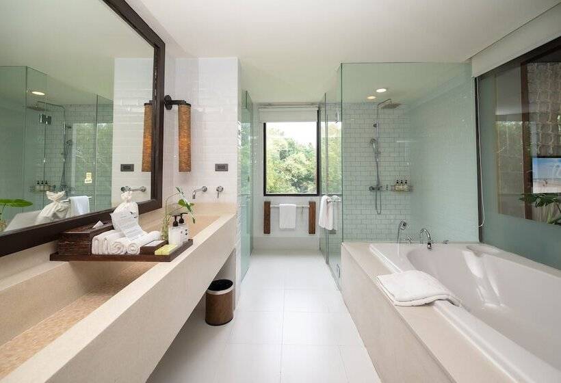 בית מלון כפרי The Rock Hua Hin Beachfront Spa Resort