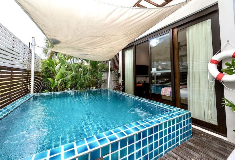בית מלון כפרי The Rock Hua Hin Beachfront Spa Resort