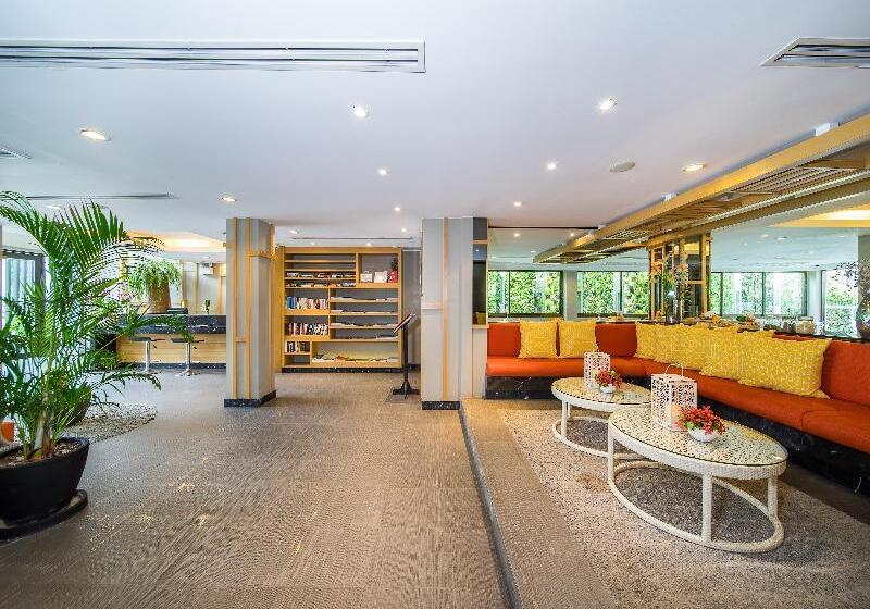 בית מלון כפרי The Rock Hua Hin Beachfront Spa Resort