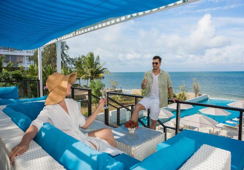 בית מלון כפרי The Rock Hua Hin Beachfront Spa Resort
