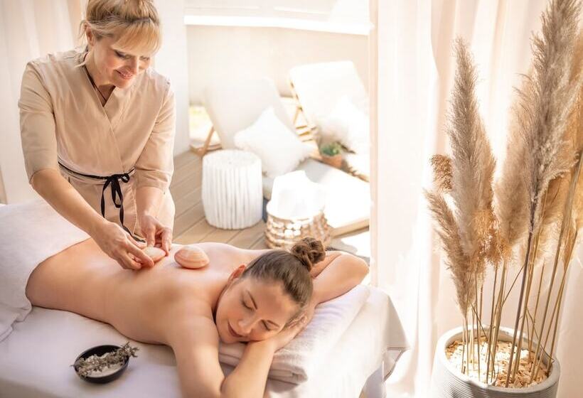 فندق Valamar Lacroma