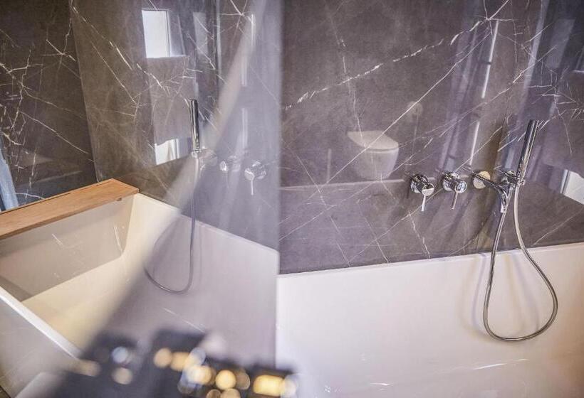 تختخواب و صبحانه Oniro   Luxury Rooms & Wellness Suites