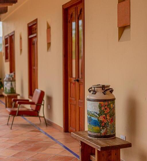 هتل Marquesa De Pinares