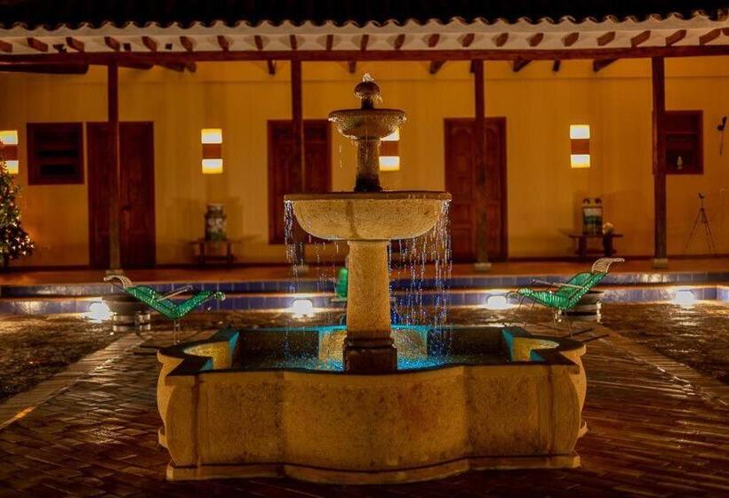 هتل Marquesa De Pinares