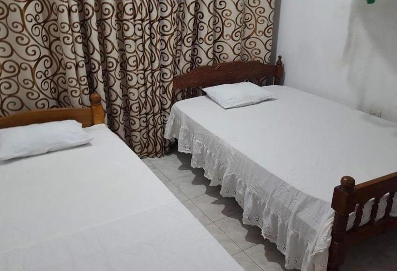 فندق Tharuka Rest Inn