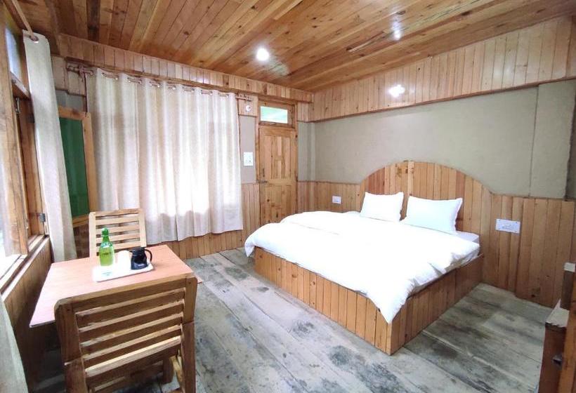 فندق The Forest Pinnacle And Café, Jibhi