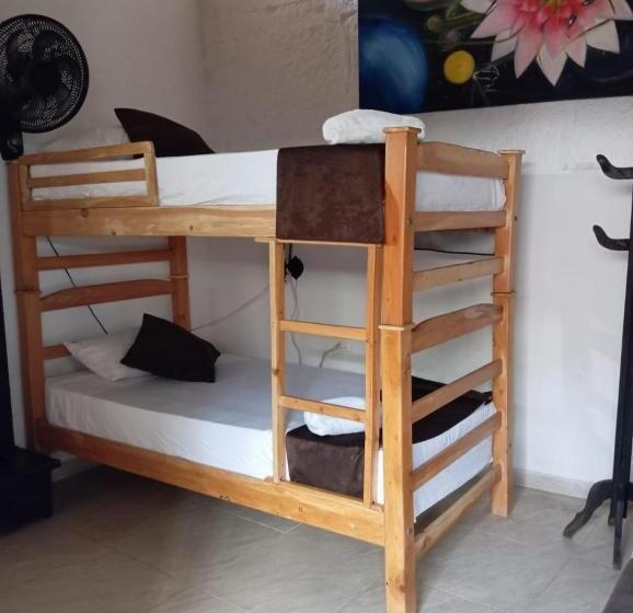 پانسیون Santander Aleman Hostel