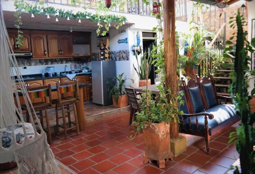 پانسیون Santander Aleman Hostel