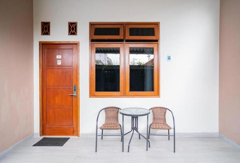 Urbanview Hotel Bubusini Batu By Reddoorz