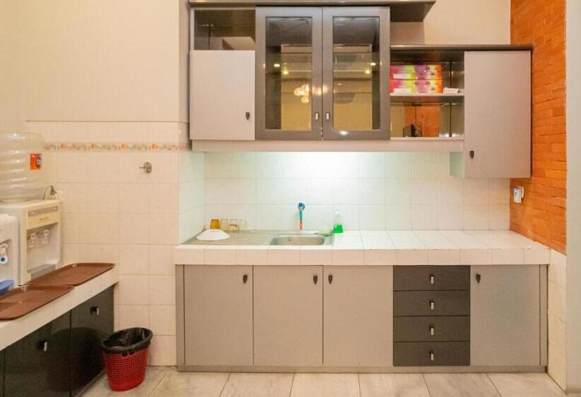 Urbanview Hotel Bubusini Batu By Reddoorz