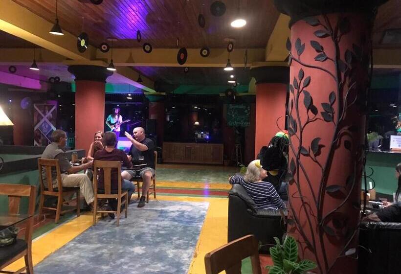 호텔 Lake Arenal Brewery &