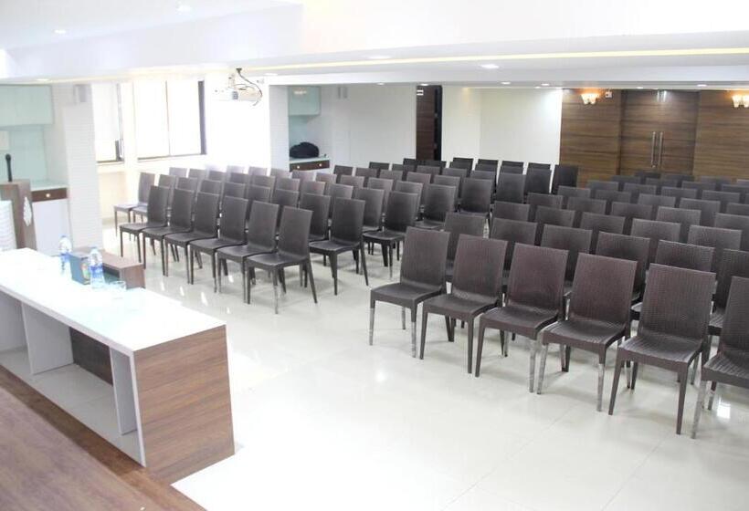 ホテル Saiprasad Executive Solapur