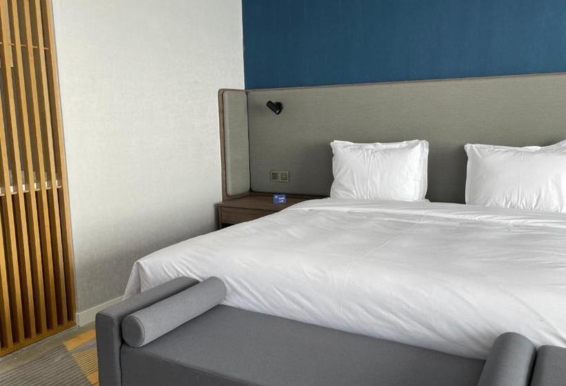 فندق Holiday Inn Express Ulanqab Jining