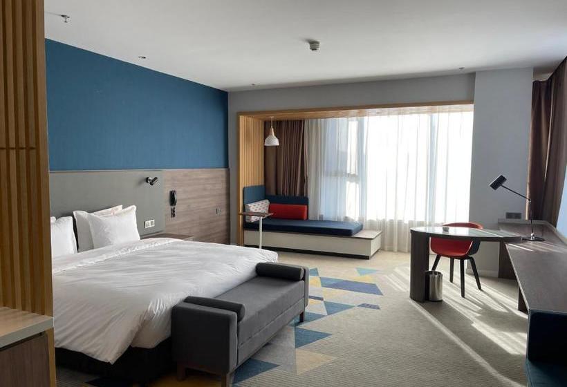 فندق Holiday Inn Express Ulanqab Jining