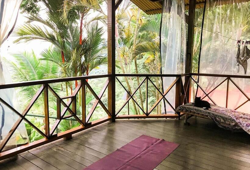 צימר Pacific Edge Eco Lodge