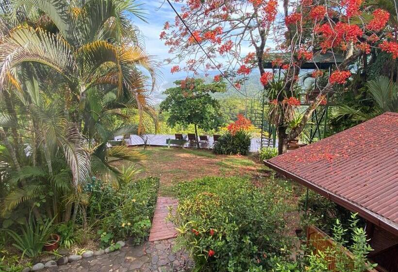 צימר Pacific Edge Eco Lodge