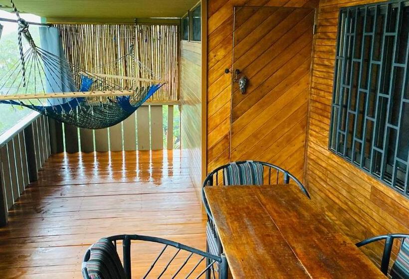 צימר Pacific Edge Eco Lodge