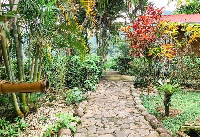 צימר Pacific Edge Eco Lodge