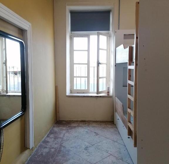 Le Mat Hostel
