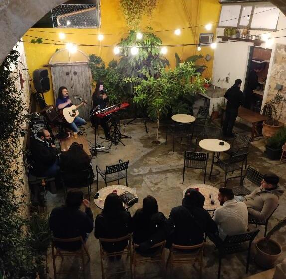 Le Mat Hostel