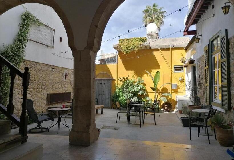 Le Mat Hostel