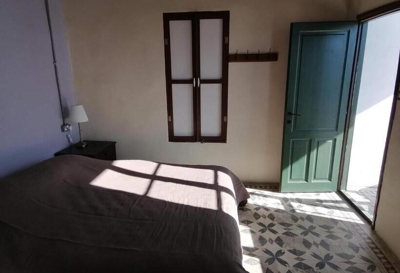 Le Mat Hostel