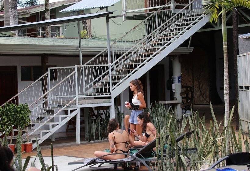 هاستل Arenal Poshpacker