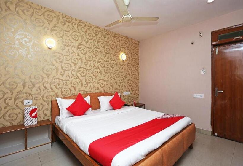 فندق Oyo 13669  Satnam