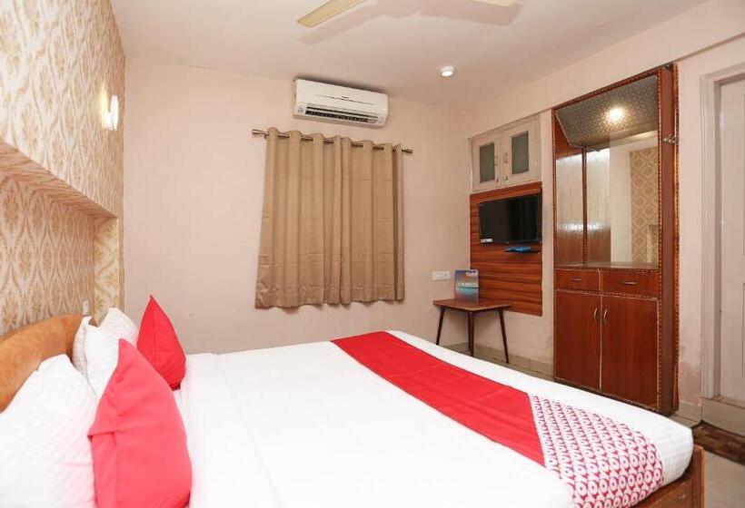 فندق Oyo 13669  Satnam