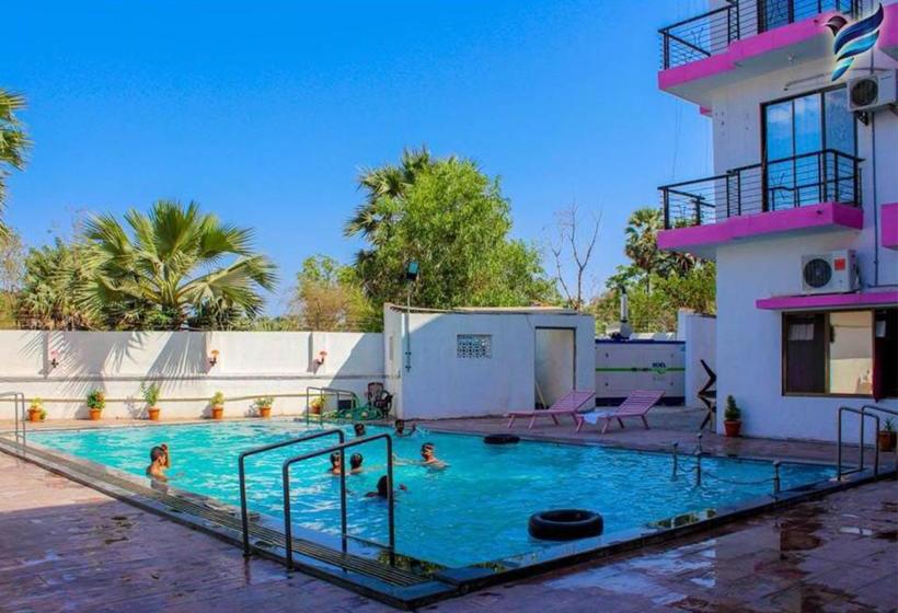 فندق Pinnk Lake Resort And Bar