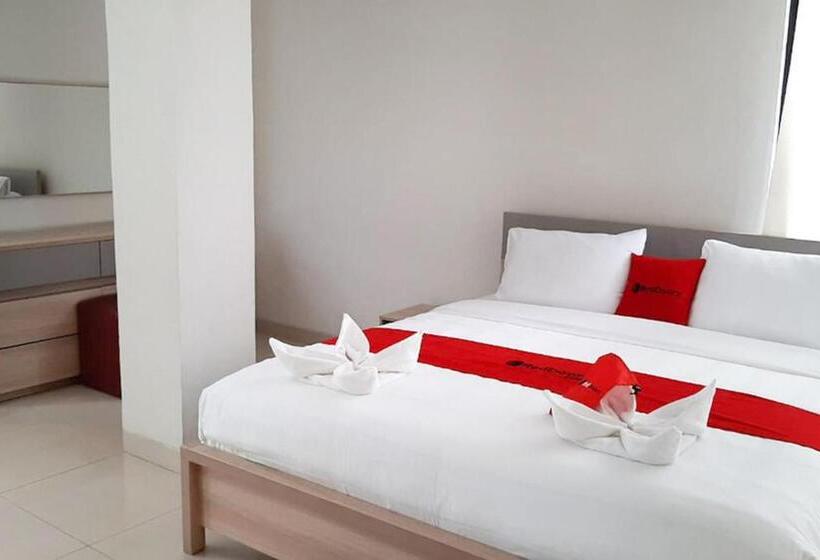 بنسيون Reddoorz Plus @ Bitung City Center