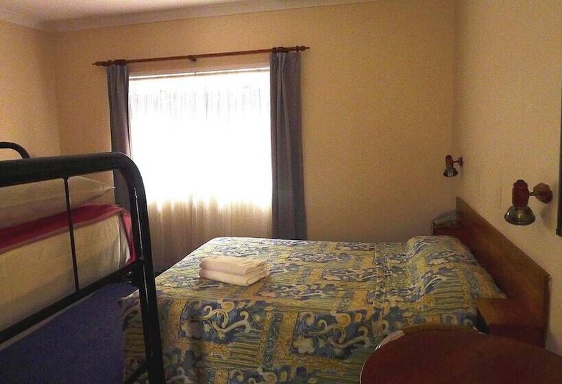 Watersedge Motel