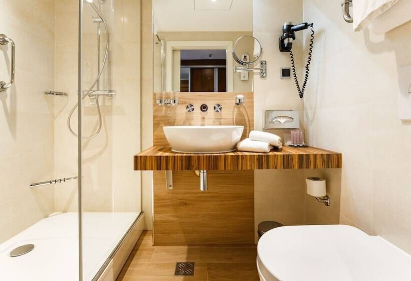 Avalon Hotel & Conferences