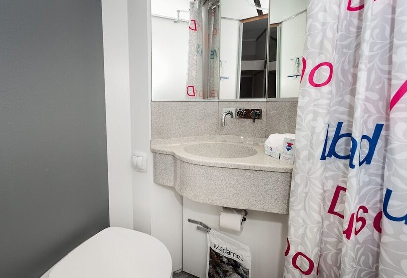 هتل Cabinn Odense