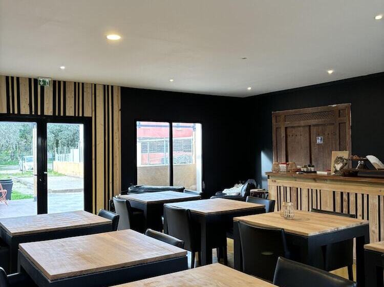 בית מלון כפרי Hôtel Domaine Le Milos