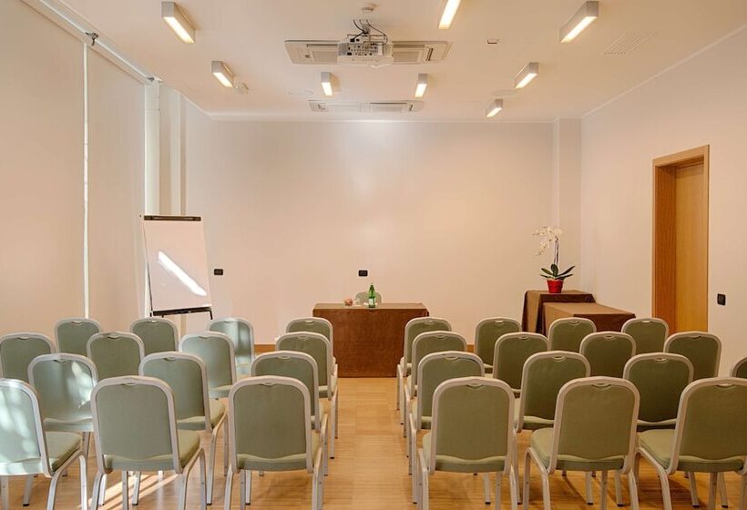 هتل NH Savona Darsena