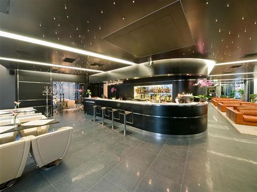 Royal Square Hotel & Suites