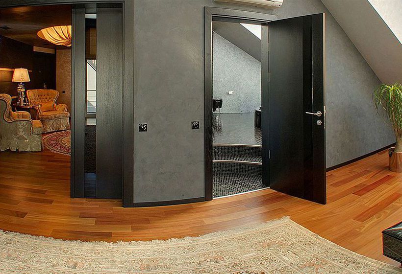 Royal Square Hotel & Suites
