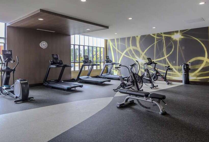 فندق Hilton Garden Inn Detroit Utica