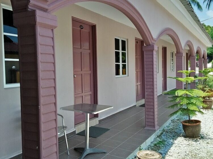 هتل Kampung Guest House   Hostel