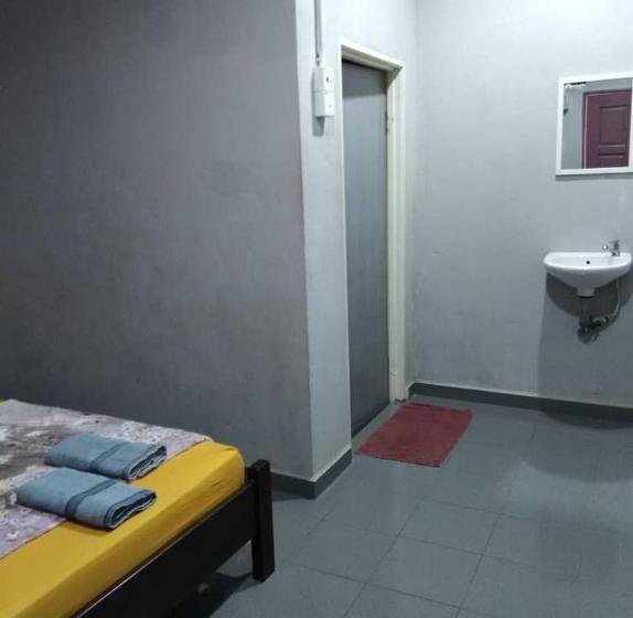 هتل Kampung Guest House   Hostel