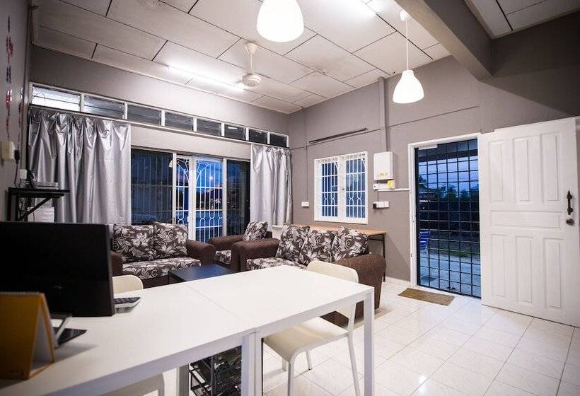 هتل Kemaman Lodge & Cafe   Hostel
