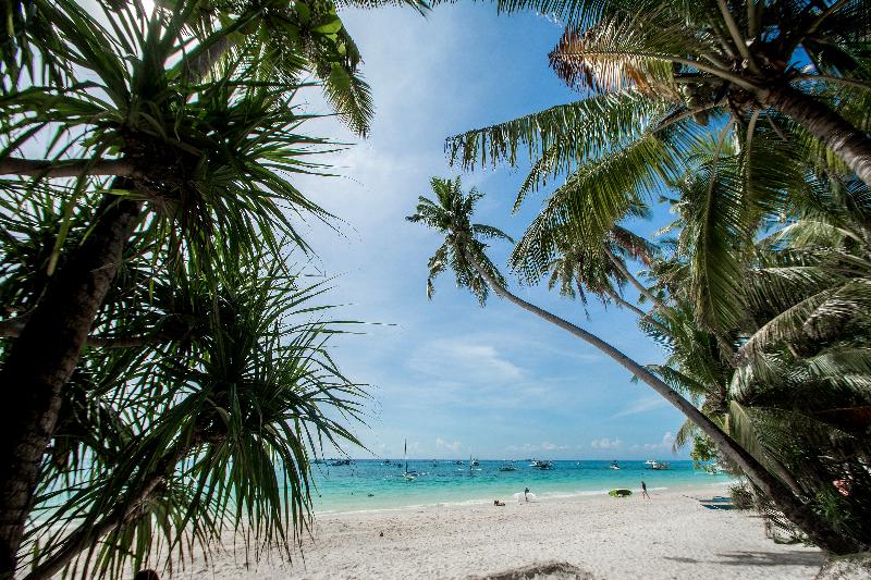 בית מלון כפרי Sur Beach Resort Boracay