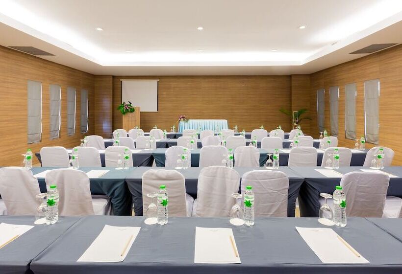 استراحتگاه Blue Tara Hotel Krabi Ao Nang