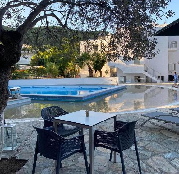 Cascade Holiday Resort