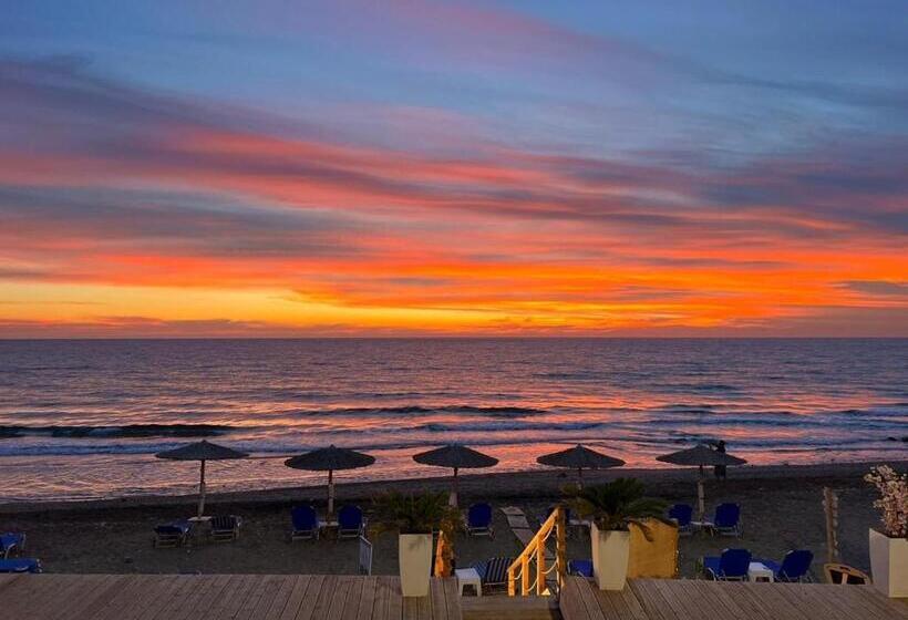 هتل Romantic Palace Beach Apartments