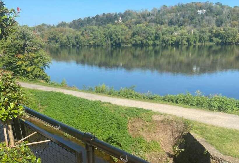 فندق River House At Odette S