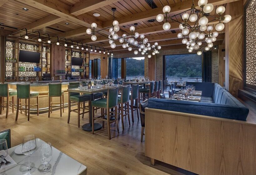 فندق River House At Odette S
