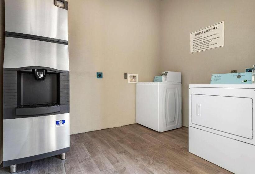 בית מלון כפרי Clarion Pointe Port Arthur Beaumont South