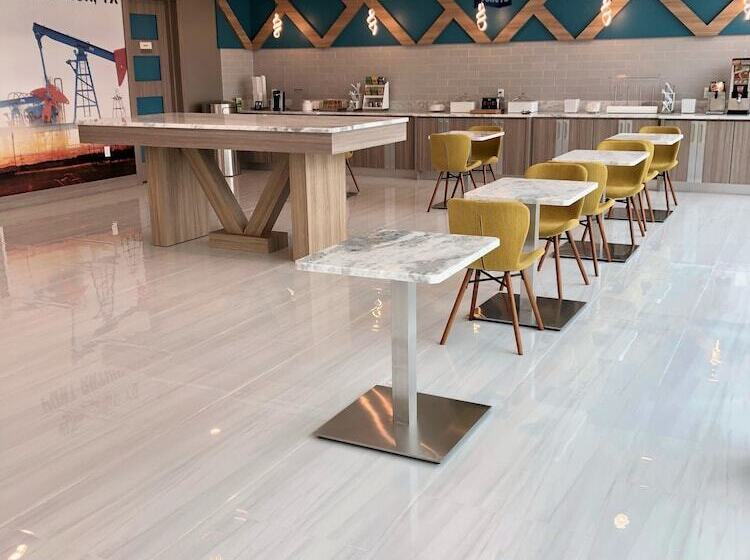 בית מלון כפרי Clarion Pointe Port Arthur Beaumont South